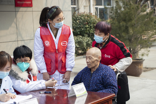 入住泰安養老院的高齡老人的照護對策